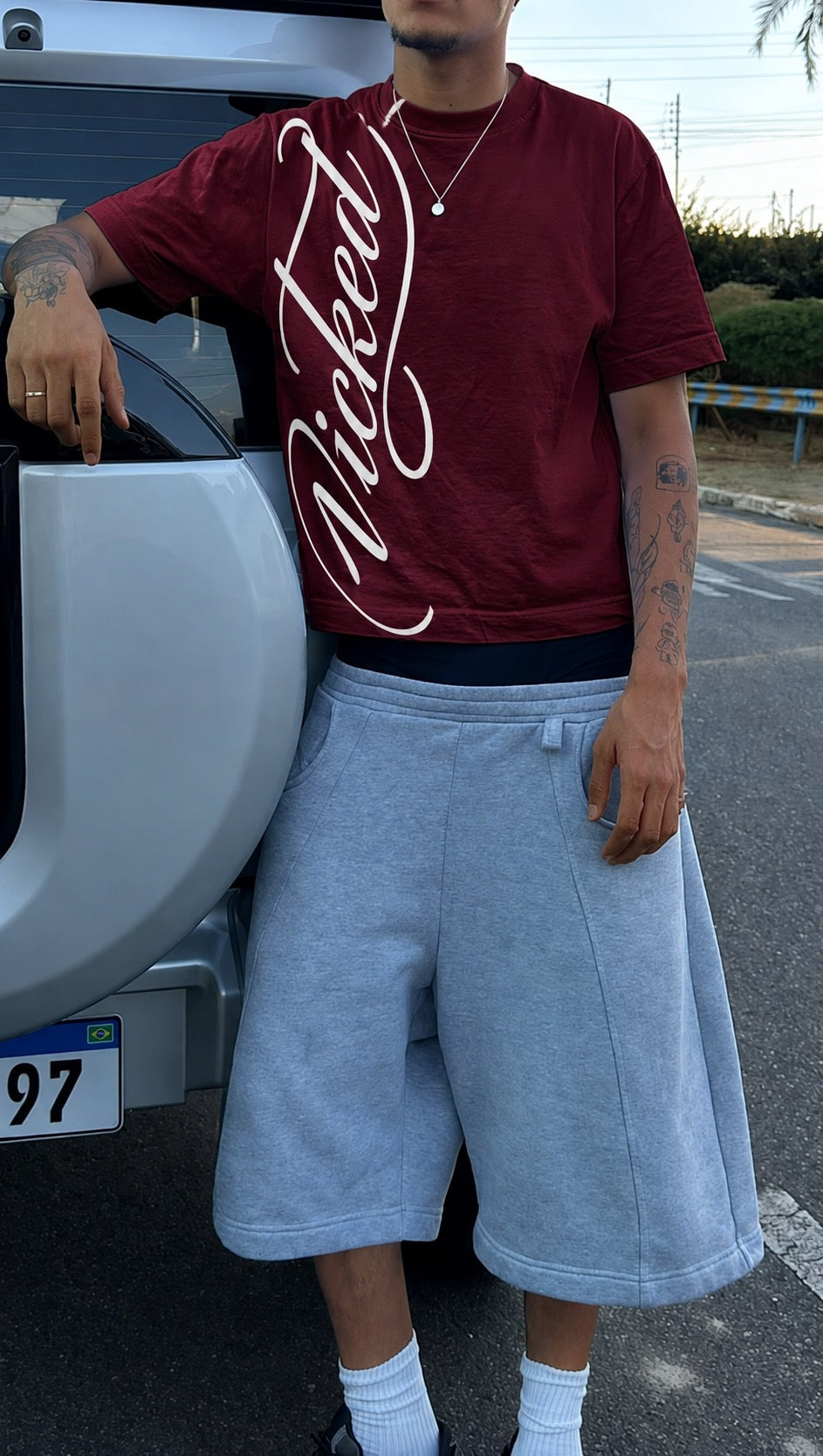 SCRIPT TEE (burgundy)